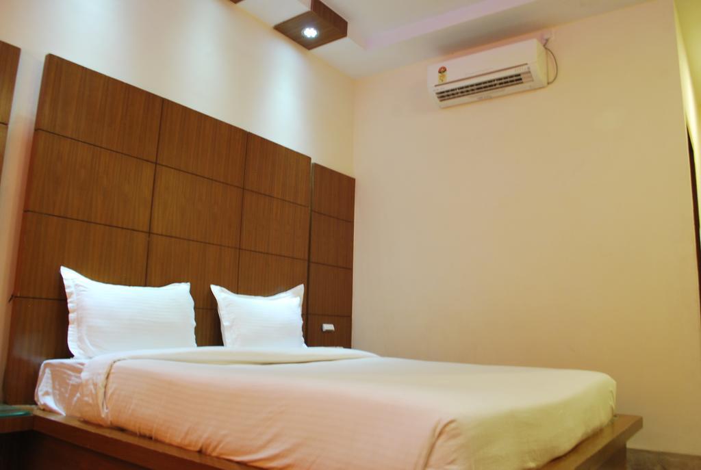 Hotel Basera Brij Bhoomi Вриндавана Экстерьер фото