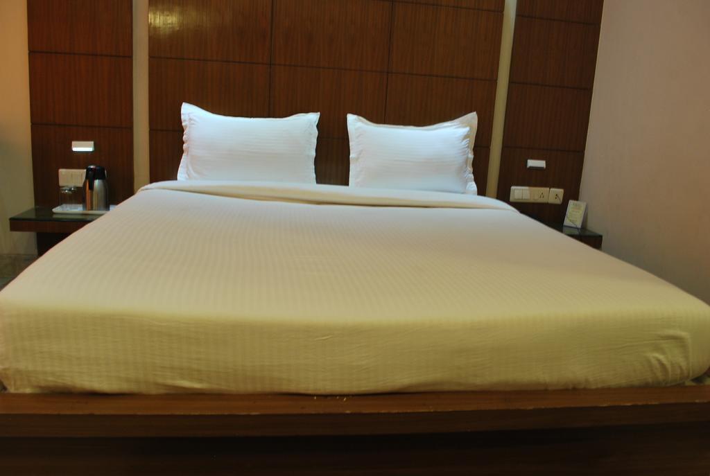 Hotel Basera Brij Bhoomi Вриндавана Экстерьер фото