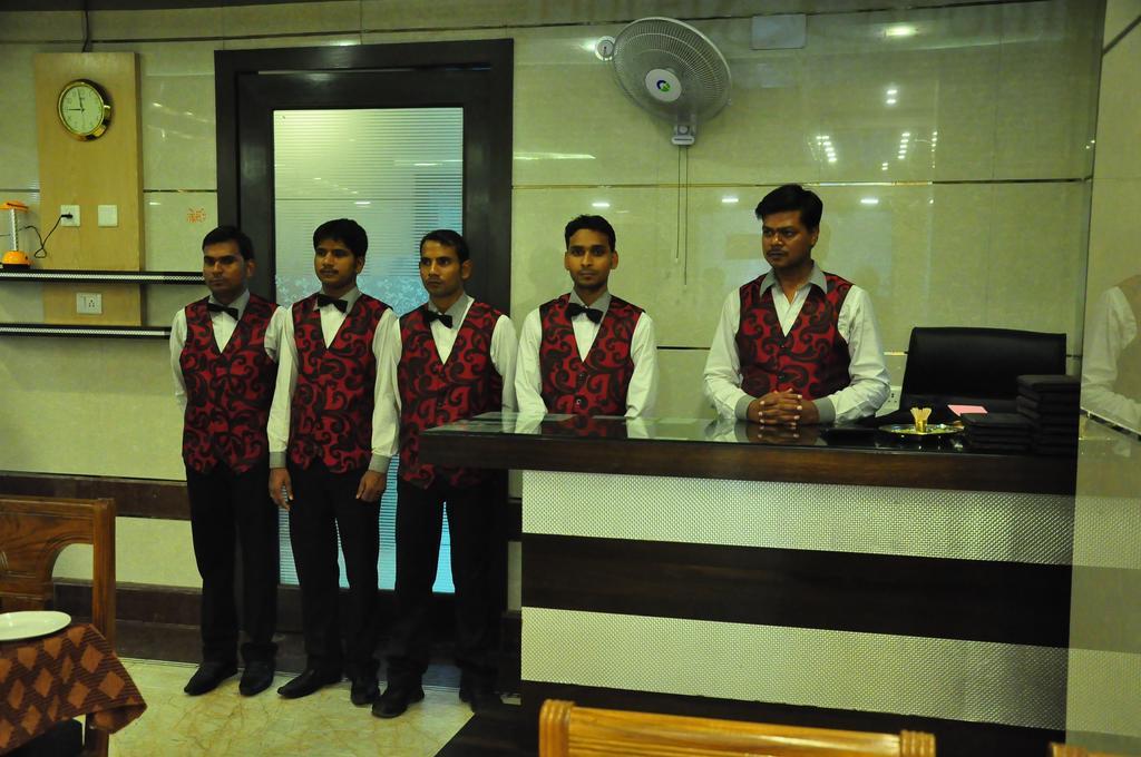 Hotel Basera Brij Bhoomi Вриндавана Экстерьер фото