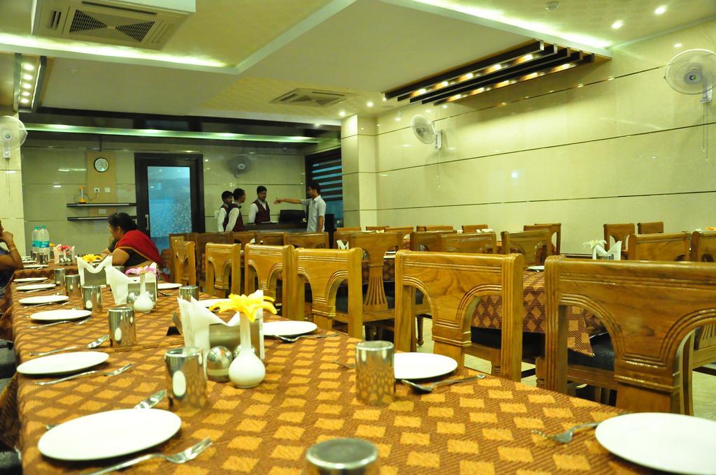 Hotel Basera Brij Bhoomi Вриндавана Экстерьер фото