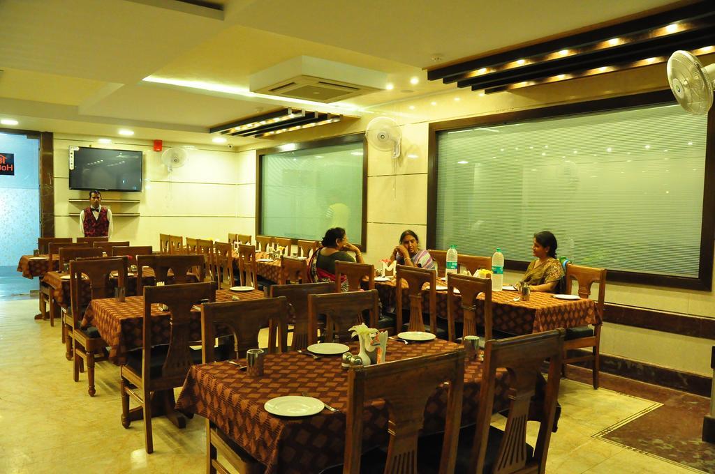 Hotel Basera Brij Bhoomi Вриндавана Экстерьер фото