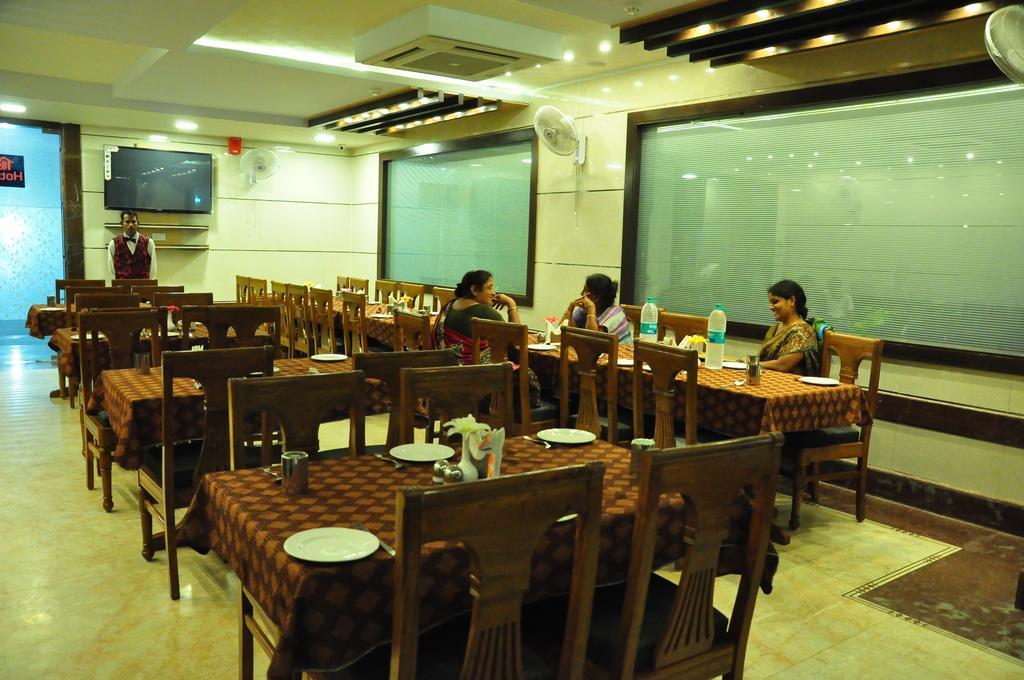 Hotel Basera Brij Bhoomi Вриндавана Экстерьер фото