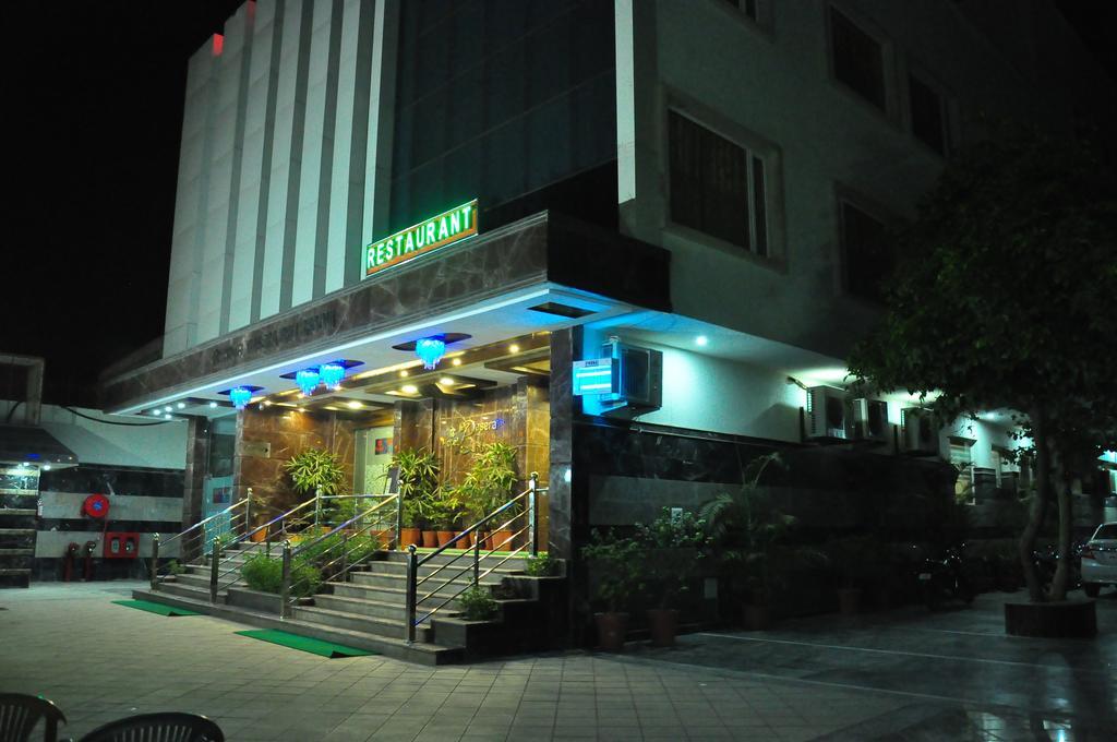Hotel Basera Brij Bhoomi Вриндавана Экстерьер фото